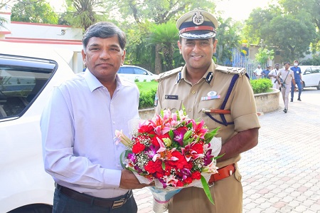 ఎన్.టి.ఆర్ జిల్లా పోలీసు అధికారులతో సమీక్షా సమావేశం నిర్వహించిన రాష్ట్ర డి.జి.పి శ్రీ కె.వి. రాజేంద్రనాథ్ రెడ్డి ఐ.పి.యస్ గారు
