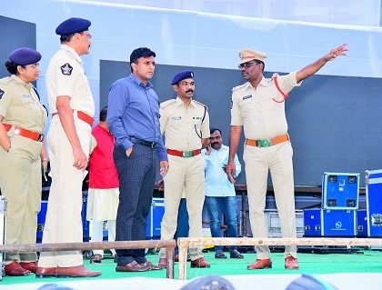 నేటి సెమీ క్రిస్మస్ వేడుకలకు పటిష్ట బందోబస్తు: పోలీస్ కమీషనర్ శ్రీ కాంతి రాణా టాటా ఐపీఎస్ గారు