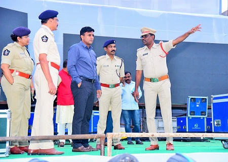 నేటి సెమీ క్రిస్మస్ వేడుకలకు పటిష్ట బందోబస్తు: పోలీస్ కమీషనర్ శ్రీ కాంతి రాణా టాటా ఐపీఎస్ గారు