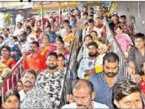 దుర్గగుడిలో భక్తుల కోలాహలం