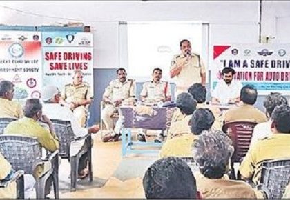 రోడ్ సేఫ్టీ నిబంధనలు పాటించాలి