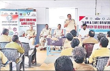 రోడ్ సేఫ్టీ నిబంధనలు పాటించాలి