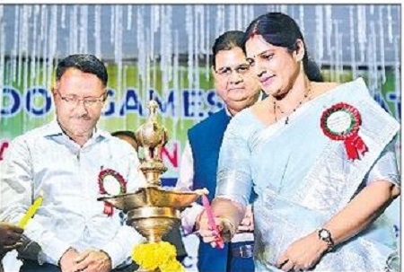 జాతీయ బ్యాడ్మింటన్ పోటీలు ప్రారంభం