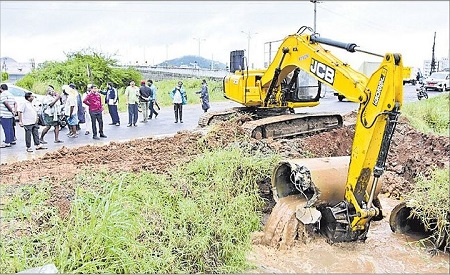 వాన నీరు నిలవకుండా చర్యలు