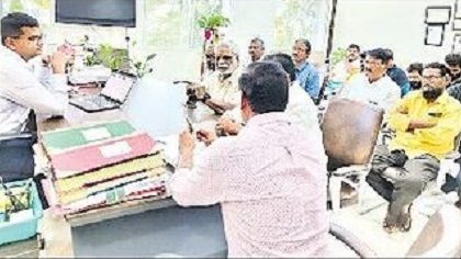 రహదారుల నిర్మాణాన్ని వేగవంతం చేయాలి