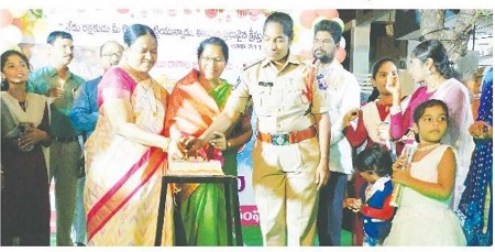 లూనా సెంటర్ లో ఘనంగా సెమీ క్రిస్మస్ వేడుకలు