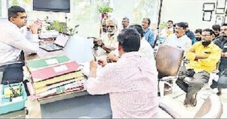 రహదారుల నిర్మాణాన్ని వేగవంతం చేయాలి