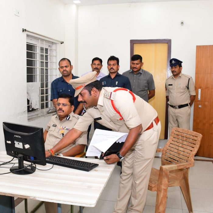 కృష్ణలంక పోలీస్ స్టేషన్ ను ఆకస్మిక తనిఖీ చేసిన పోలీస్ కమీషనర్ ఎస్.వి.రాజశేఖరబాబు  ఐ.పి.ఎస్. గారు - ది.14.07.2024