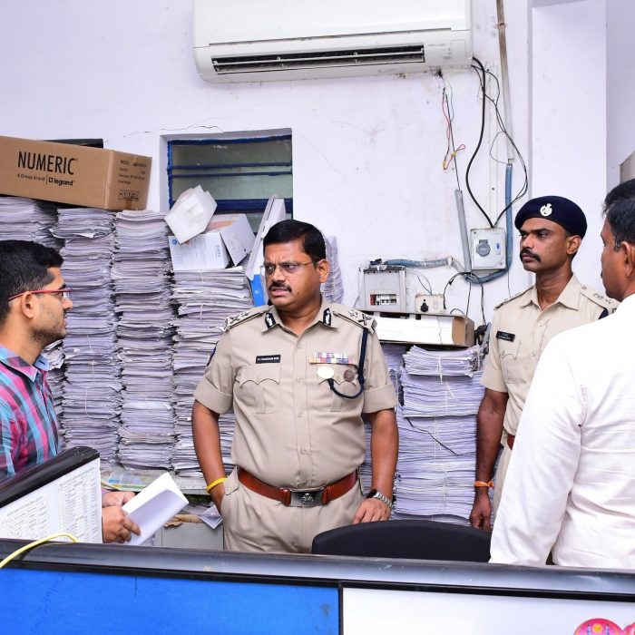 ఎన్.టి.ఆర్.జిల్లా పోలీస్ కమిషనర్ కార్యాలయంలోని  పలు పోలీస్ విభాగాలను పరిశీలించిన పోలీస్ కమీషనర్ ఎస్.వి.రాజశేఖరబాబు ఐ.పి.ఎస్. గారు - ది.14.07.2024