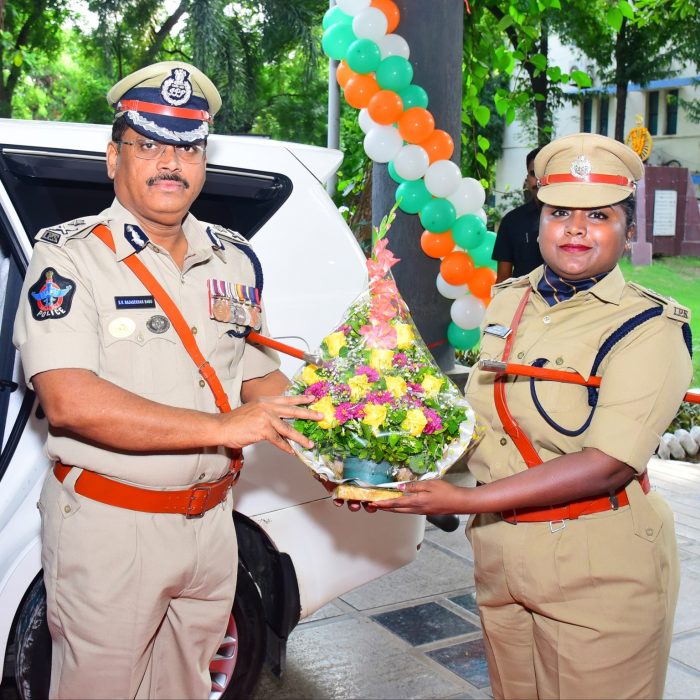 78వ స్వాతంత్ర్య దినోత్సవం సందర్భంగా జాతీయ పతాకాన్ని ఆవిష్కరించిన ఎన్.టి.ఆర్ జిల్లా పోలీస్ కమిషనర్ ఎస్.వి.రాజ శేఖర బాబు ఐ.పి.ఎస్ గారు – ది. 15-08-2024