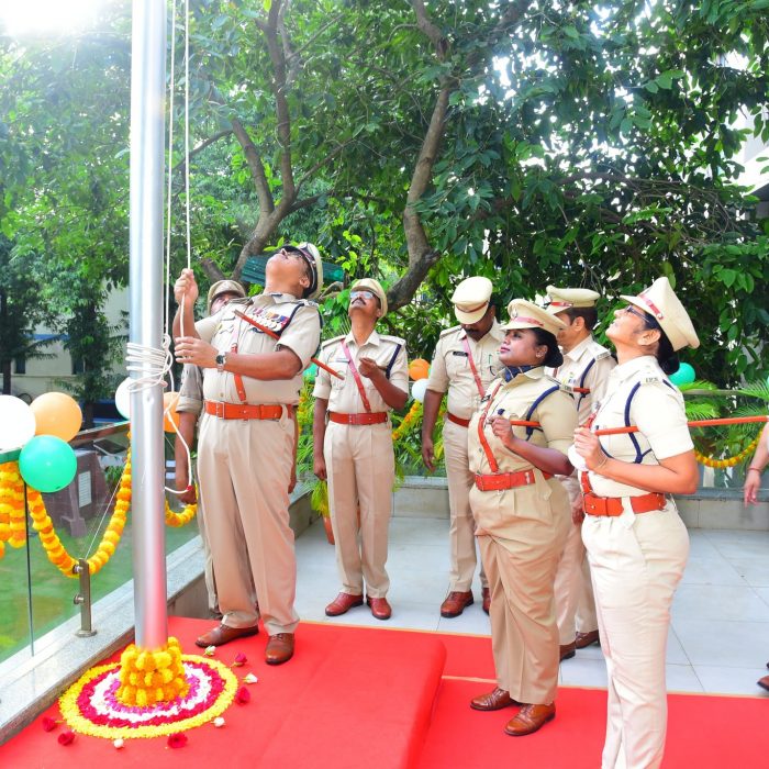 78వ స్వాతంత్ర్య దినోత్సవం సందర్భంగా జాతీయ పతాకాన్ని ఆవిష్కరించిన ఎన్.టి.ఆర్ జిల్లా పోలీస్ కమిషనర్ ఎస్.వి.రాజ శేఖర బాబు ఐ.పి.ఎస్ గారు – ది. 15-08-2024