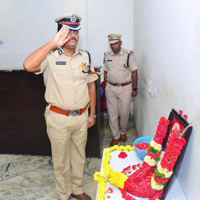 ఆంధ్రకేసరి కీ॥శే॥లు టంగుటూరి ప్రకాశం పంతులు గారి జయంతి సందర్భంగా ఘన నివాళి ఆర్పించిన నగర పోలీస్ కమీషనర్ శ్రీ ఎస్.వి.రాజశేఖర్ బాబు ఐ.పి.ఎస్  గారు – ది. 23-08-2024