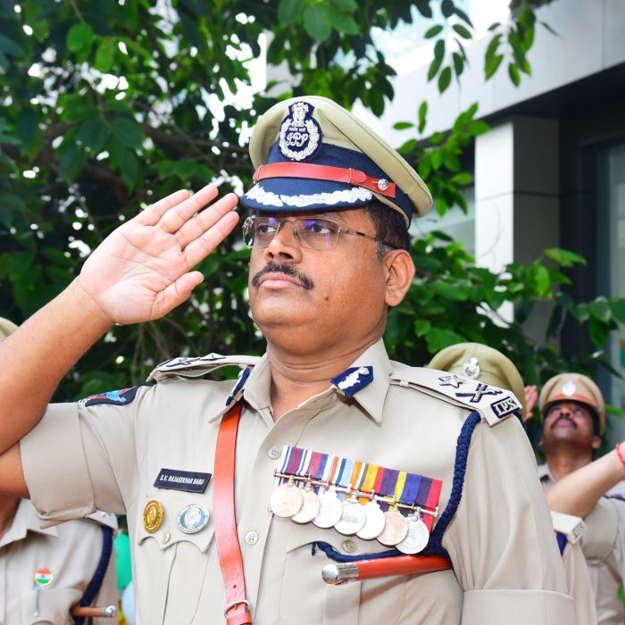 78వ స్వాతంత్ర్య దినోత్సవం సందర్భంగా జాతీయ పతాకాన్ని ఆవిష్కరించిన ఎన్.టి.ఆర్ జిల్లా పోలీస్ కమిషనర్ ఎస్.వి.రాజ శేఖర బాబు ఐ.పి.ఎస్ గారు – ది. 15-08-2024