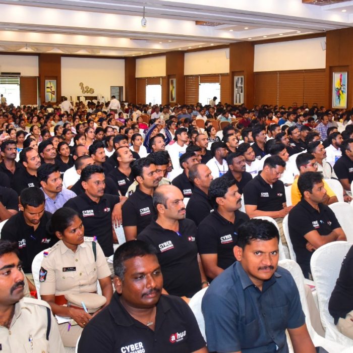 ప్రజలకు క్షేత్రస్థాయిలో సైబర్ నేరాలపై  అవగాహన కల్పించే దిశగా, సైబర్ సిటిజన్ యాప్ పై అవగాహన  అనే వినూత్న కార్యక్రమాన్ని విజయవాడ  ఎ ప్లస్ కన్వెన్షన్ హాల్ నందు నిర్వహించిన  ఎన్.టి.ఆర్ జిల్లా పోలీస్ కమిషనర్ శ్రీ ఎస్. వి. రాజశేఖర బాబు ఐ.పి.ఎస్., గారు – ది. 26-08-2024