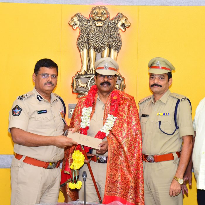ఎన్.టి.ఆర్.జిల్లా పోలీస్ కమిషనరేట్ పరిధిలో ఉద్యోగ బాధ్యతలు నిర్వర్తించి పదవీ విరమణ పొందిన పోలీసు అధికారులు మరియు సిబ్బందికి ఆత్మీయ వీడ్కోలు – ది. 31-08-2024