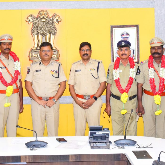ఎన్.టి.ఆర్.జిల్లా పోలీస్ కమిషనరేట్ పరిధిలో ఉద్యోగ బాధ్యతలు నిర్వర్తించి పదవీ విరమణ పొందిన పోలీసు అధికారులు మరియు సిబ్బందికి ఆత్మీయ వీడ్కోలు – ది. 31-08-2024