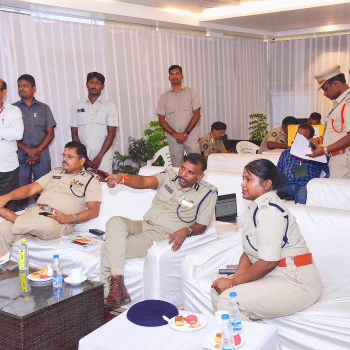 దసరా శరన్నవరాత్రి మహోత్సవాలను స్వయంగా పర్యవేక్షిస్తున్న లా & అర్డర్ ఐ.జి. శ్రీ సి.హెచ్. శ్రీకాంత్ ఐ.పి.ఎస్.గారు, నగర పోలీస్ కమీషనర్ శ్రీ ఎస్.వి. రాజ శేఖర బాబు ఐ.పి.ఎస్, మరియు జిల్లా కలెక్టర్ శ్రీమతి సృజన ఐ.ఏ.ఎస్ గార్లు - ది.07.10.2024
