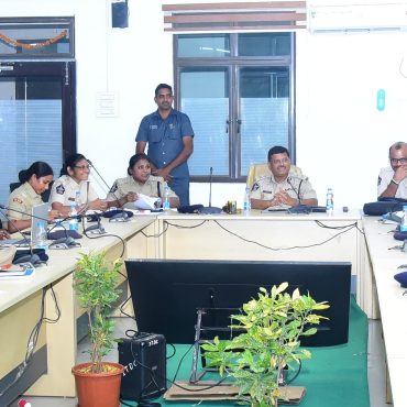 భవాని దీక్షల విరమణ సందర్భంగా పోలీస్ అధికారులతో సమీక్ష సమావేశం నిర్వహించిన నగర పోలీస్ కమీషనర్ శ్రీ. ఎస్. వి. రాజ శేఖర బాబు ఐ.పి.ఎస్.గారు - ది. 17.12.2024