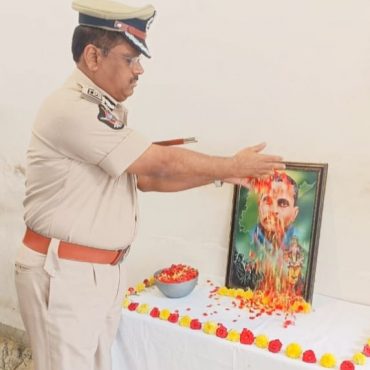 అమరజీవి శ్రీ పొట్టి శ్రీరాములు గారి 72వ వర్ధంతి సందర్భంగా ఘనంగా నివాళి అర్పించిన పోలీస్ కమీషనర్ శ్రీ ఎస్.వి.రాజ శేఖర బాబు ఐ.పి.ఎస్. గారు - ది.15.12.2024