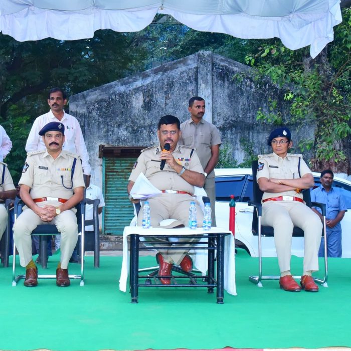గౌరవ రాష్ట్రపతి శ్రీమతి ద్రౌపది ముర్మూ గారి పర్యటన సందర్భంగా బందోబస్తు విధులు నిర్వహించు పోలీస్ అధికారులు మరియు సిబ్బందికి బందోబస్త్ విధులపై దిశానిర్ధేశం చేసిన ఎన్.టి.ఆర్. జిల్లా నగర పోలీస్ కమీషనర్ శ్రీ ఎస్.వి.రాజ శేఖర బాబు ఐ.పి.ఎస్. గారు – ది.16.12.2024
