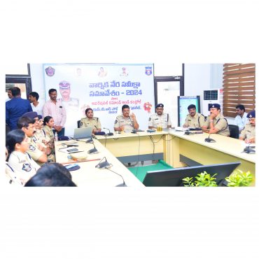 పోలీస్ కమాండ్ కంట్రోల్ కాన్ఫరెన్స్ హాల్ నందు పోలీస్ కమిషనర్ శ్రీ ఎస్.వి.రాజ శేఖర బాబు ఐ.పి.ఎస్. గారి ఆధ్వర్యంలో వార్షిక నేర సమీక్షా సమావేశం - ది.30.12.2024