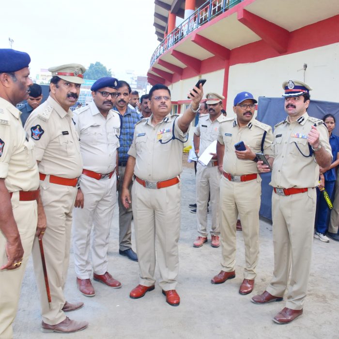 స్వర్ణాంద్ర@2047 విజన్ కార్యక్రమమ బందోబస్త్ ను స్వయంగా పరిశీలించిన రాష్ట్ర డి.జి.పి. శ్రీ సి.హెచ్ ద్వారకా తిరుమలరావు ఐ.పి.ఎస్.గారు. - ది. 13.12.2024