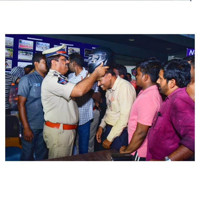 నూతన సంవత్సరం-2025కి స్వాగతం పలుకుతూ వీనూత్న కార్యక్రమం చేపట్టిన నగర పోలీస్ కమీషనర్ శ్రీ ఎస్.వి.రాజ శేఖర బాబు, ఐ.పి.ఎస్. గారు - ది. 01.01.2025