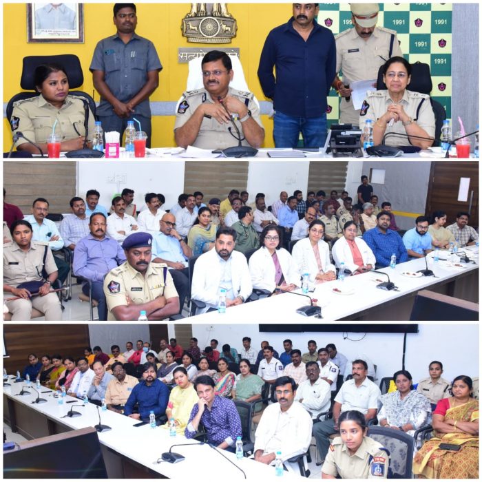 పోలీస్ సిబ్బందికి హెల్త్ కార్డు లను అందించిన నగర పోలీస్ కమీషనర్ శ్రీ ఎస్. వి. రాజ శేఖర బాబు ఐ. పి.ఎస్.గారు - ది. 03.02.2025