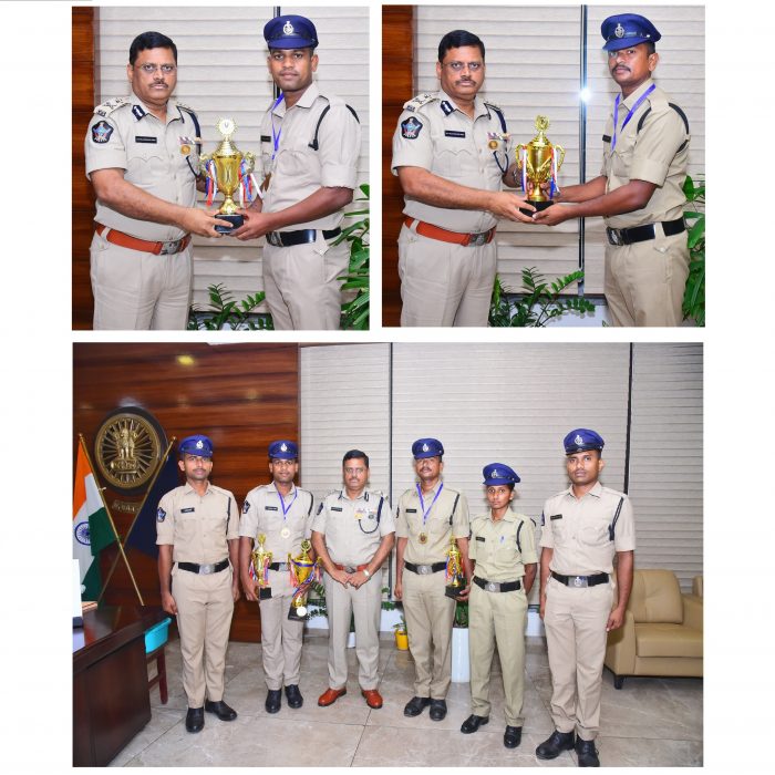 బేసిక్ ట్రైనింగ్ పూర్తి చేసుకున్న, ట్రైనింగ్ నందు ఉత్తమ ప్రతిభ కనబరిచిన నూతన కానిస్టేబుళ్ళును అభినందించిన ఎన్.టీ.ఆర్.జిల్లా పోలీస్ కమిషనర్ ఎస్.వి.రాజ శేఖర బాబు, ఐ.పి.యస్ గారు - ది.24.03.2025