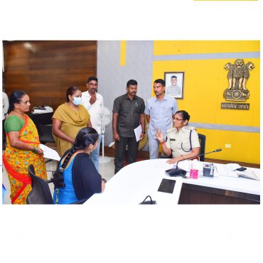 పోలీస్ కమిషనర్ వారి కార్యాలయంలో “ప్రజా సమస్యల పరిష్కార వేదిక” కార్యక్రమంలో “98” ఫిర్యాదులు - ది.17.03.2025