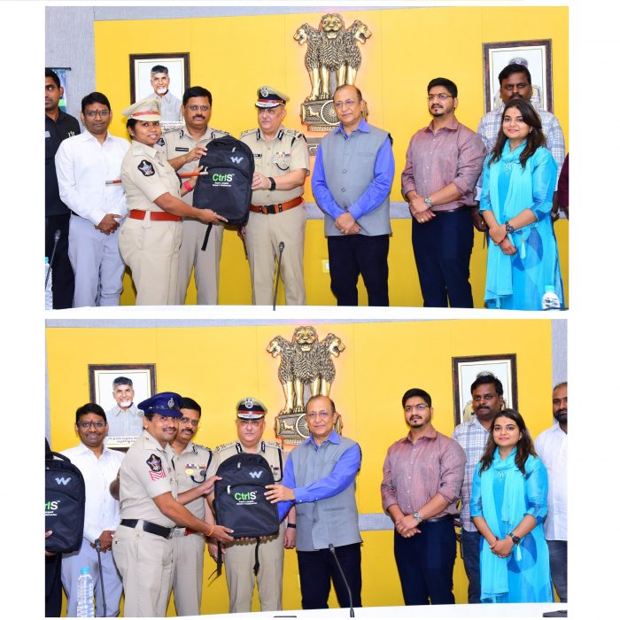 ఎన్.టి.ఆర్.పోలీసు కమిషనరేట్ పరిదిలోని పోలీసులకు లాప్ టాప్ లను అందజేసిన రాష్ట్ర డి.జి.పి. శ్రీ హరీష్ కుమార్ గుప్తా ఐ.పి.ఎస్.గారు. - ది. 26.04.2025