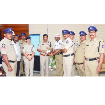 పోలీస్ కమిషనర్ శ్రీ ఎస్.వి.రాజ శేఖర బాబు ఐ.పి.ఎస్. గారిని మర్యాదపూర్వకంగా కలిసిన నూతన అసిస్టెంట్ సబ్ ఇన్స్పెక్టర్లు - ది. 07.08.2025