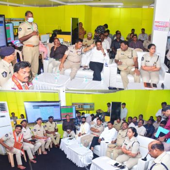 మూలానక్షత్రం మరియు రాష్ట్ర ముఖ్యమంత్రి గారి పర్యటన నేపథ్యంలో బందోబస్త్ ఏర్పాట్లపై సమీక్షా సమావేశం నిర్వహానించిన నగర పోలీస్ కమీషనర్             శ్రీ ఎస్.వి.రాజ శేఖర బాబు ఐ.పి.ఎస్.గారు. మరియు కలెక్టర్ శ్రీ లక్ష్మి శా ఐ.ఏ.ఎస్.గార్లు. 27-08-2025