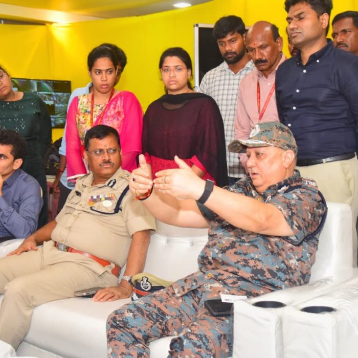 దసరా శరన్నవరాత్రి మహోత్సవాల బంధోబస్త్ ఏర్పాట్లను పరిశీలించిన       రాష్ట్ర డి.జి.పి.శ్రీ హరీష్ కుమార్ గుప్తా ఐ.పి.ఎస్.గారు - 25.9.2025