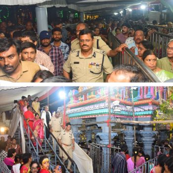 ఉచిత క్యూలైన్ల మార్గం గుండా నడుచుకుంటూ అమ్మవారి ధర్శనం చేసుకున్నా నగర పోలీస్ కమీషనర్ శ్రీ ఎస్.వి.రాజ శేఖర బాబు ఐ.పి.ఎస్.గారు. మరియు కలెక్టర్ శ్రీ లక్ష్మి శా ఐ.ఏ.ఎస్.గార్లు. -26-09-2025