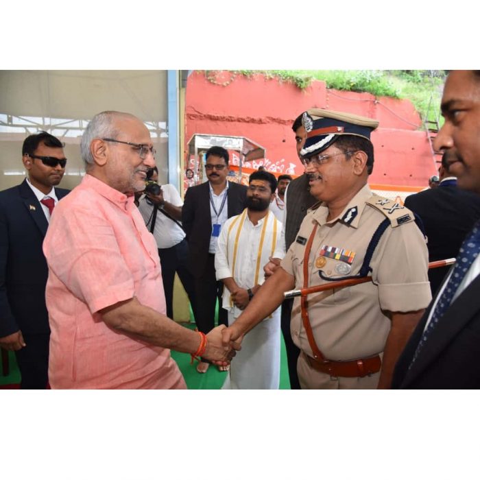 భారత ఉప రాష్ట్రపతి గారిని మర్యాదపూర్వకంగా కలిసిన నగర పోలీస్ కమీషనర్ శ్రీ ఎస్.వి.రాజ శేఖర బాబు ఐ.పి.ఎస్.గారు .24-09-2025