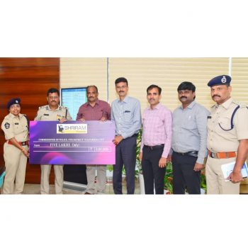 సురక్షా కార్యక్రమం లో బాగంగా నగర పోలీస్ కమిషనర్ శ్రీ ఎస్. వి. రాజ శేఖర బాబు ఐ. పి. ఎస్ గారికి 05 లక్షల రూపాయల నగదును చెక్ రూపంలో అందించిన శ్రీరామ్ ఫైనాన్స్ లిమిటెడ్ వారు 10.11.2025