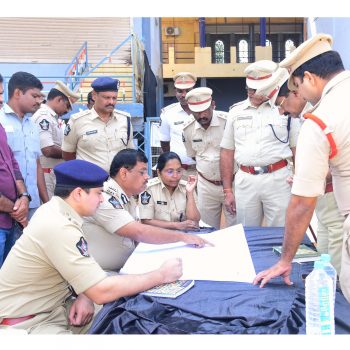 ఇంధిరాగాంధి మున్సిపల్ స్టేడియం నందు జరగనున్న ఇళయరాజా మ్యూజికల్ కన్సెంట్ కార్యక్రమ బందోబస్తు ఏర్పాట్లు పరిశీలించిన నగర పోలీస్ కమీషనర్ శ్రీ ఎస్. వి. రాజ శేఖర బాబు ఐ. పి ఎస్. గారు 07.11.2025